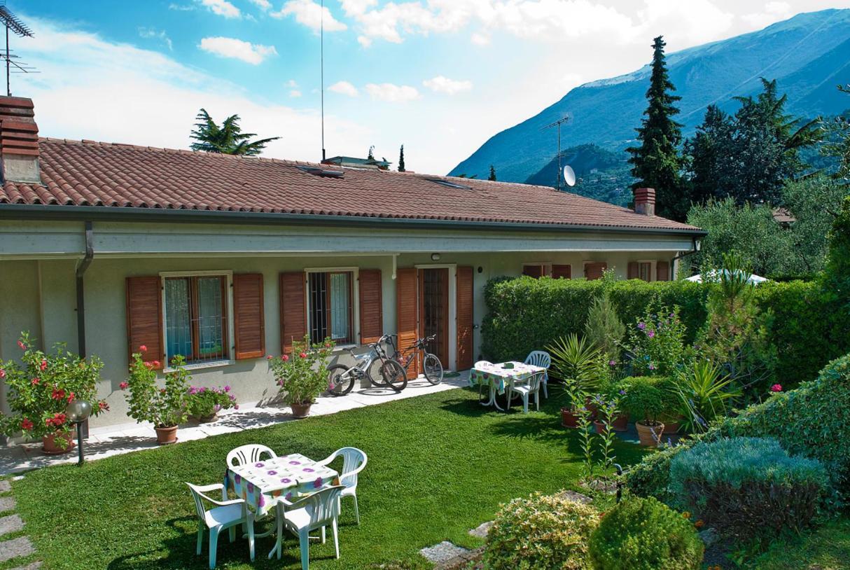 Casa Facchinetti Yellow Apartment Malcesine Bagian luar foto