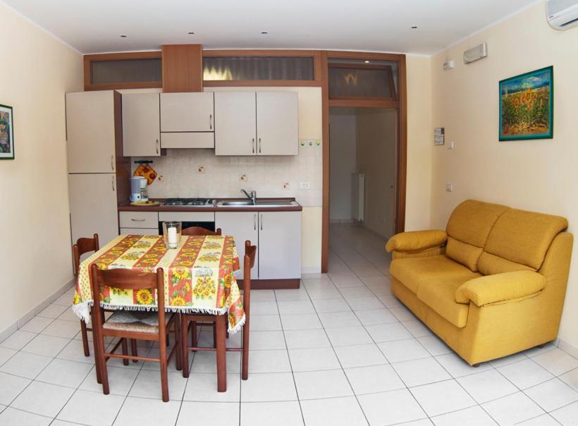 Casa Facchinetti Yellow Apartment Malcesine Bagian luar foto